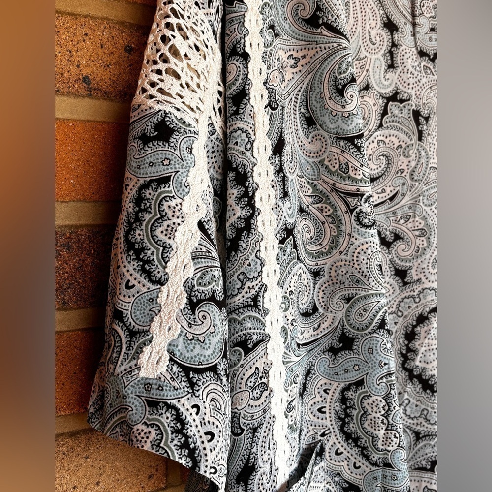 Paisley Women's 100% silk kimono Jacket pockets - Picture 2 of 10